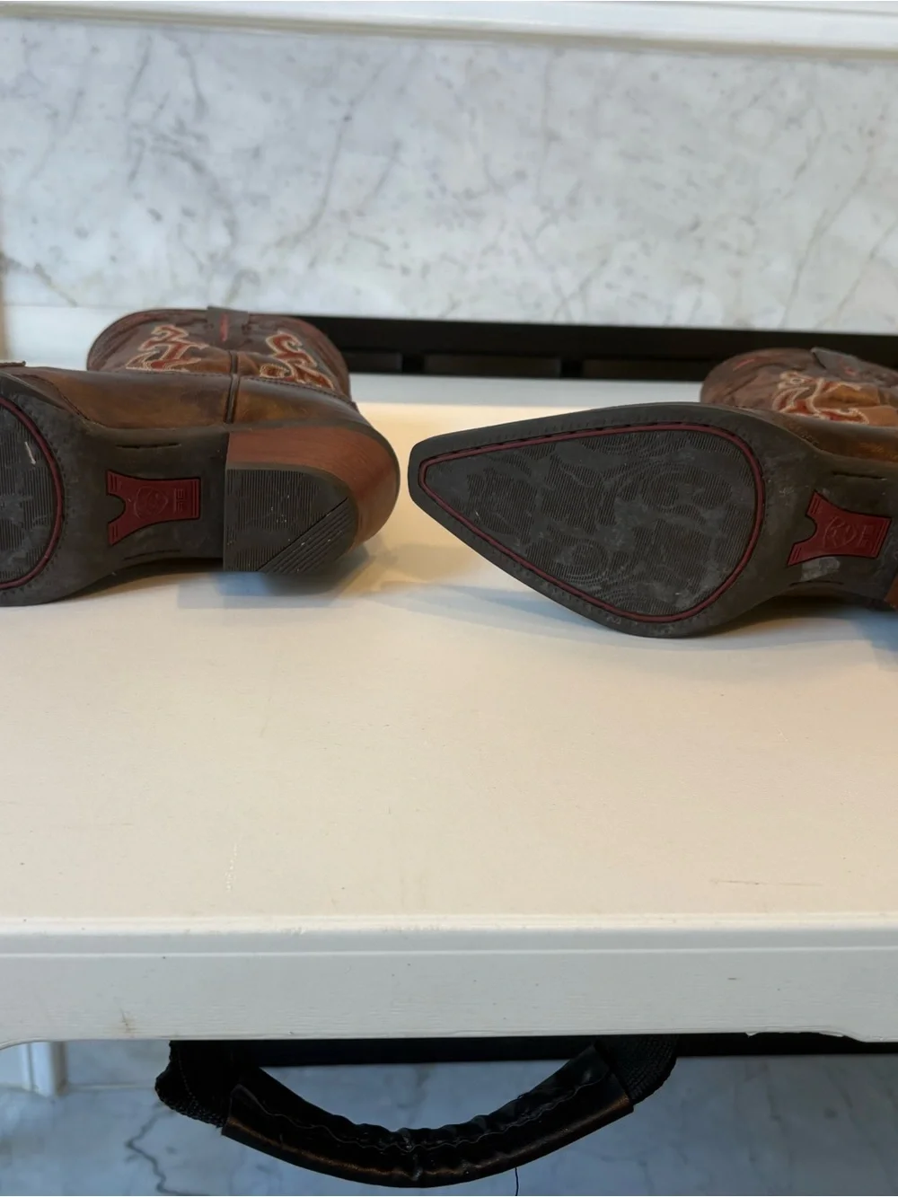 Calling your inner cowgirl!  Ariat Brown Leather Boots with Red Interior Size 9B - Picture 9 of 9